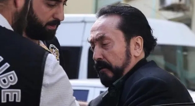 Adnan Oktar'ın cezaevi notları: 'Saç boyası, zengin iş adamı...'