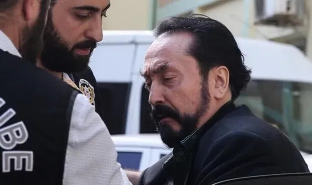 Adnan Oktar'ın cezaevi notları: 'Saç boyası, zengin iş adamı...'