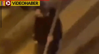 Ağacı önce öptü sonra yaladı... Kadın gördüklerine inanamadı
