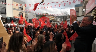 Başkan Adayı Günay'dan miting havasında seçim ofisi açılışı