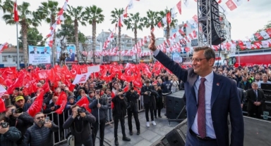 CHP Genel Başkanı Özgür Özel, Dikili’de coşkuyla karşılandı