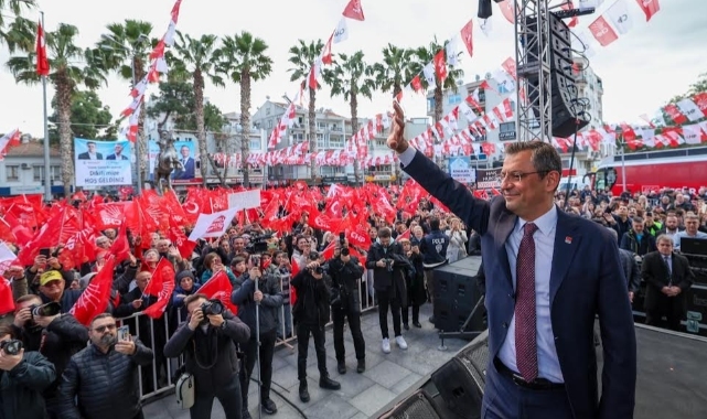 CHP Genel Başkanı Özgür Özel, Dikili’de coşkuyla karşılandı