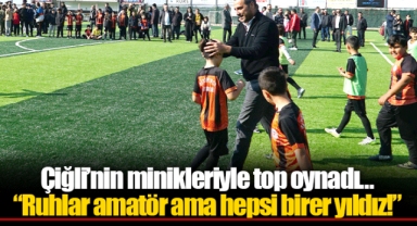 Çiğli’nin minikleriyle top oynadı… “Ruhlar amatör ama hepsi birer yıldız!”