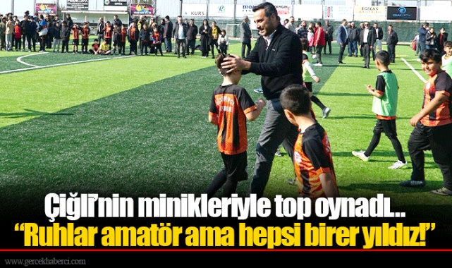 Çiğli’nin minikleriyle top oynadı…  “Ruhlar amatör ama hepsi birer yıldız!”