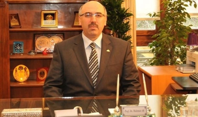 DEÜ’nün yeni rektörü Mahmut AK oldu 