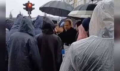 Erdoğan'ın mitingi öncesi polisle tartıştı: Siz ajan mısınız? FETÖ müsünüz?