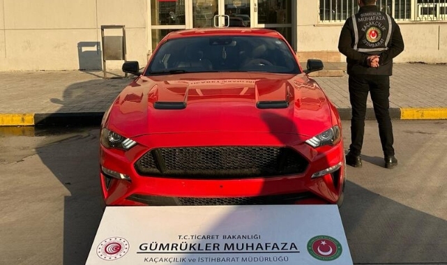 Gümrüklerde büyük operasyon: Yüzmilyonlarca lira değerindeki kaçak eşya ve lüks araçlara el koyuldu