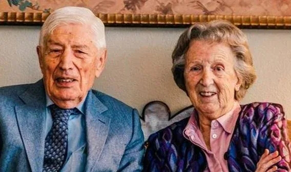 Hollanda eski Başbakanı Van Agt, eşiyle birlikte 'el ele' ötanazi yoluyla hayatlarını sonlandırdı