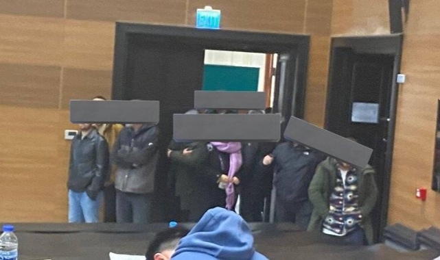 İstanbul Üniversitesi rektörü okulu halka açtı, amfilere de girilmeye başlandı!