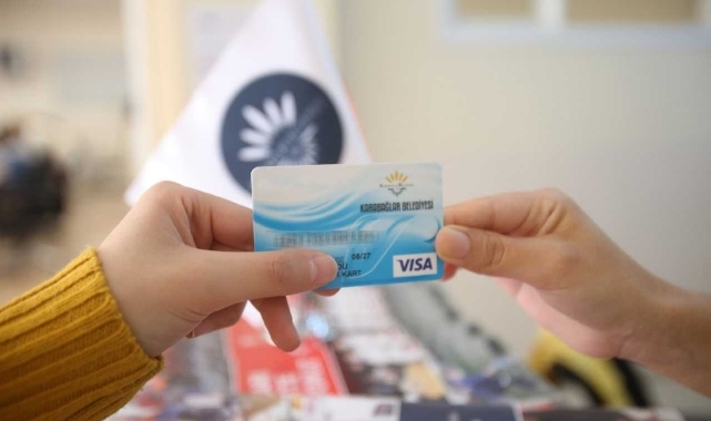 Karabağlar Belediyesi dar gelirli vatandaşların yanında olmaya devam ediyor: Sosyal Destek Kartı'nda yüzde 100 artış