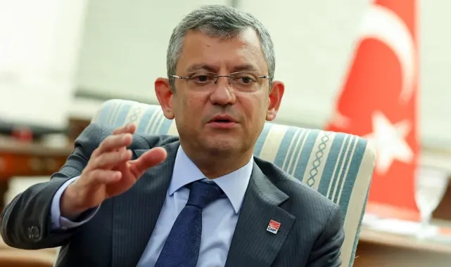 Özgür Özel’den Erdoğan’a 14 Şubat göndermesi: Sevgililer Günü’nde gitti Sisi ile kucaklaşıyor