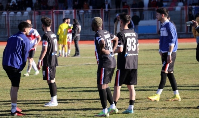 Yattara da sahadaydı: Hakeme yumruk atan futbolcu tutuklandı