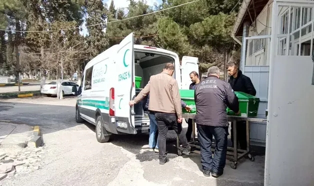 Aile içinde arazi kavgası: Baba öldü, anne ve kardeş yaralandı