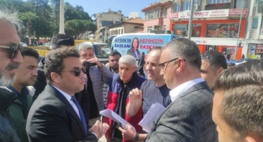 Aydın'da CHP'ye ait afişler polis tarafından kaldırıldı