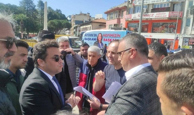 Aydın'da CHP'ye ait afişler polis tarafından kaldırıldı