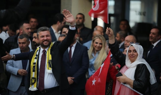 CHP Buca'da üçüncü Seçim Noktası İzkent'te açıldı