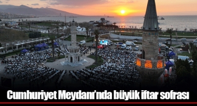 Cumhuriyet Meydanı’nda büyük iftar sofrası