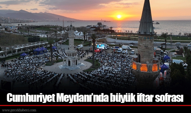 Cumhuriyet Meydanı’nda büyük iftar sofrası