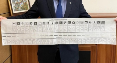 En uzun oy pusulası 1 metre ile İstanbul'da