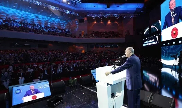 Erdoğan yine kadını 'aile içinde' tanımladı: Aile ile kadını ayıran yaklaşımları tehlikeli buluyoruz