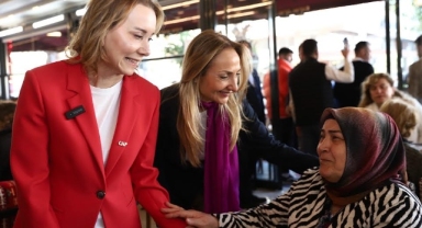 Konak’ta coşkulu kadın buluşması: Nazlıaka’dan Mutlu’ya övgü dolu sözler