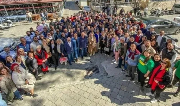 Kuşadası&#039;nda 150 kişi Gelecek Partisi’nden CHP’ye geçti