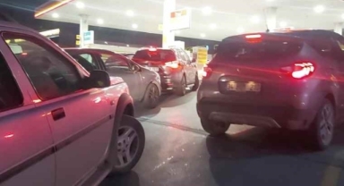 Zam öncesinde akaryakıt istasyonlarında kuyruk oluştu
