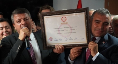 Adıyaman’ın CHP’li başkanı mazbatasını aldı