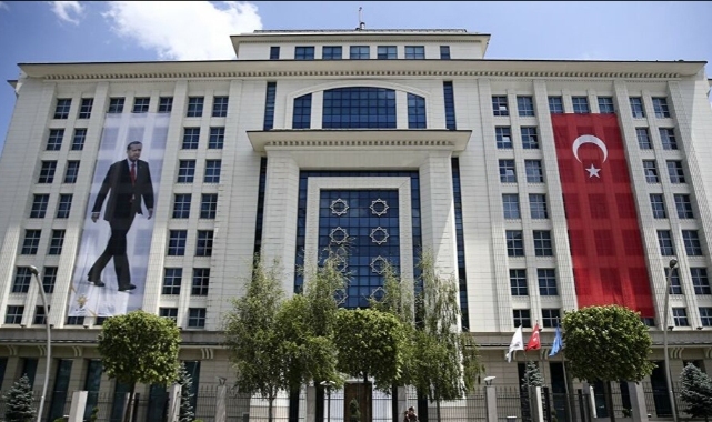 AKP’den bayram sonrası ilk gündem yeni anayasa
