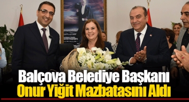 Balçova Belediye Başkanı Onur Yiğit Mazbatasını Aldı