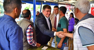 Başkan Tugay Seferihisar’da yurttaşların taleplerini dinledi