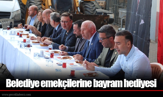 Belediye emekçilerine bayram hediyesi