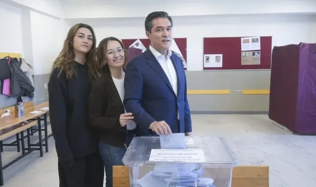 Buğra Kavuncu’nun ailesiyle birlikte oy kullandığı sandıkta kendisine üç oy çıktı
