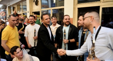 Eşki, konserde Çamdibililer ile bir araya geldi