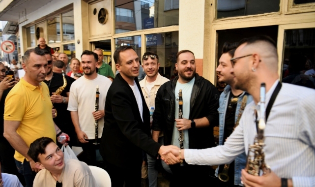 Eşki, konserde Çamdibililer ile bir araya geldi