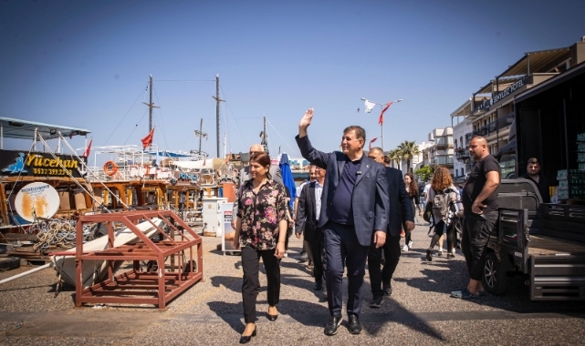 Foça'da Cemil Tugay'a yoğun ilgi