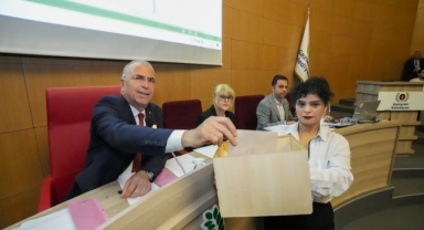 Gaziemir’de Ünal Işık yönetiminde ilk meclis