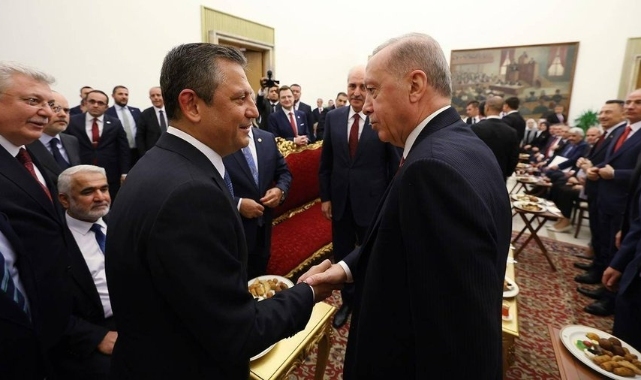 İktidara yakın medya CHP'ye karşı yumuşuyor mu? Selvi: Özgür Özel, Türkiye’nin önünün açılmasına katkı yapabilir