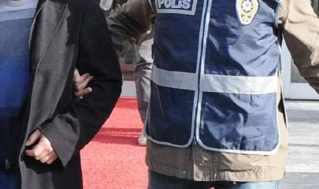 İstiklal Marşı sırasında yüksek sesle müzik açan kadına gözaltı