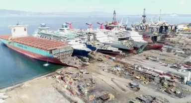İtalyan 'ölüm gemileri' Aliağa’ya geliyor