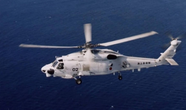 Japon donanmasına ait iki helikopter düştü: Mürettebat kayıp