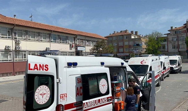 Kayseri'de 24 öğrenci, zehirlenme şüphesiyle hastaneye götürüldü