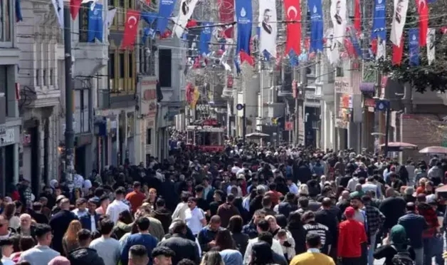 KONDA, 10 yıllık 'kadın erkek' değişimini raporladı: Daha az mutlular
