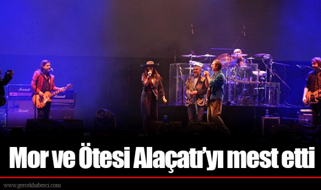Mor ve Ötesi Alaçatı'yı mest etti