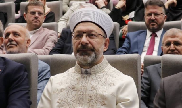 Özgeçmişinde “iyi derecede Arapça bildiği” yazan Diyanet İşleri Başkanı Erbaş, Arapça soruya Türkçe çeviri istedi