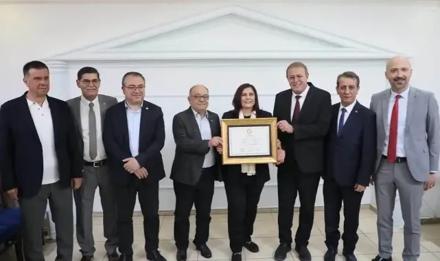 Özlem Çerçioğlu mazbatasını yemekhanede aldı: Utanç verici
