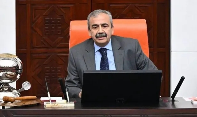 Sırrı Süreyya Önder Meclis oturumunda rahatsızlandı