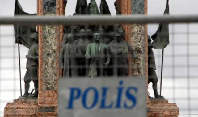 Taksim'de 1 Mayıs 'önlemi': Polis bariyerleri getirildi