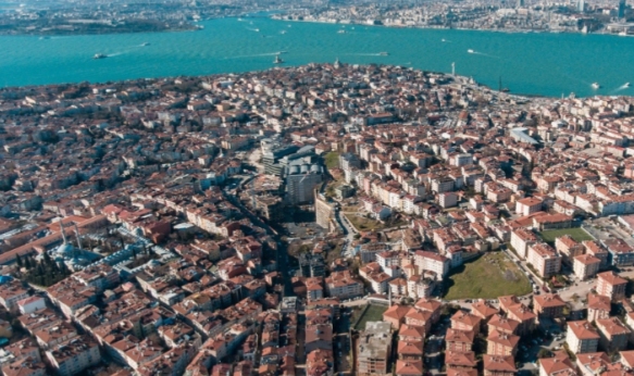 Üsküdar'da devir teslim telaşı: 5 günde 171 ruhsat dağıtıldı, müdürler kayıp