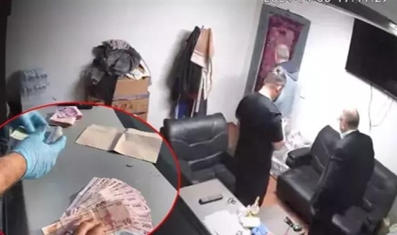 Vergi dairesinde rüşvete suçüstü: 2 tutuklama